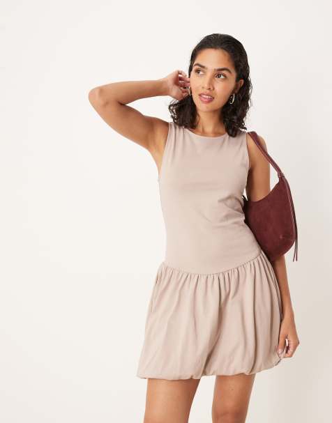 ASOS DESIGN – Sukienka mini bez rękawów z bufiastym dołem w kolorze neutralnym - view 1