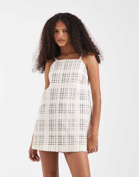 ASOS DESIGN – Sukienka mini o prostym kroju z głębokim wycięciem w szpic na plecach we wzór w kratę - view 1