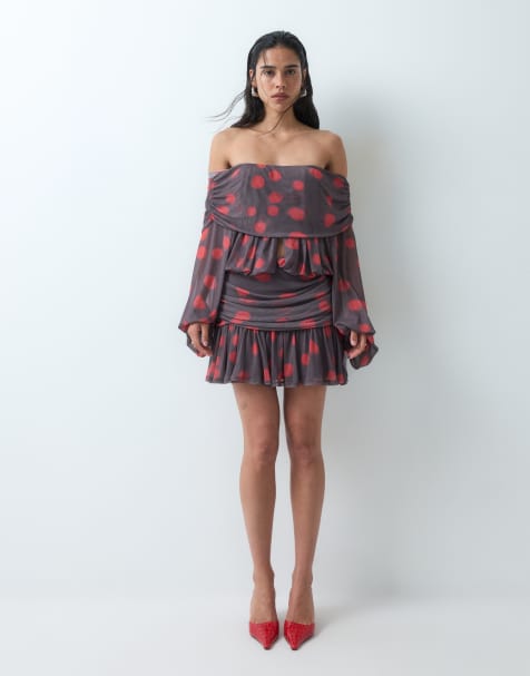 ASOS DESIGN sukienka mini w kropki z dekoltem bardot, głębokim dekoltem i bardzo obszernymi rękawami typu blouson w czerni - view 1