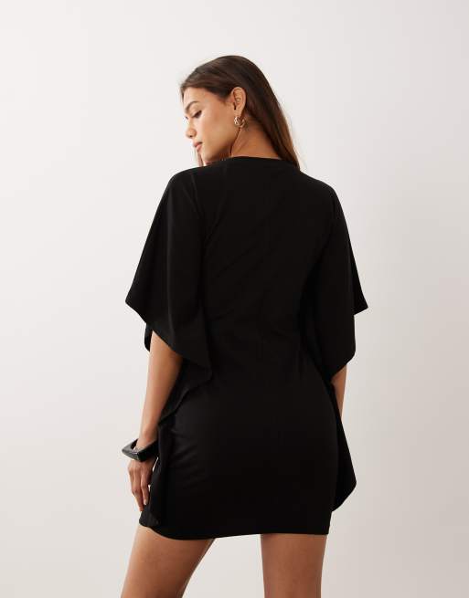 ASOS DESIGN sukienka mini w stylu peleryny z kołnierzykiem typu tee w czerni, 4 z 4