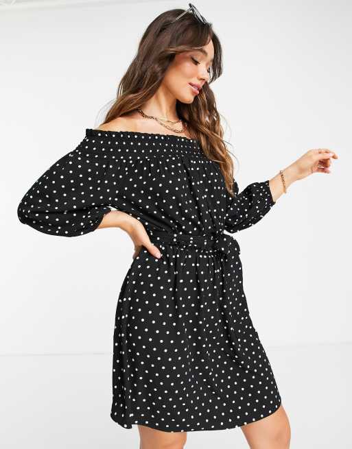 ASOS DESIGN – Sukienka mini z dekoltem bardot i paskiem w kropki 