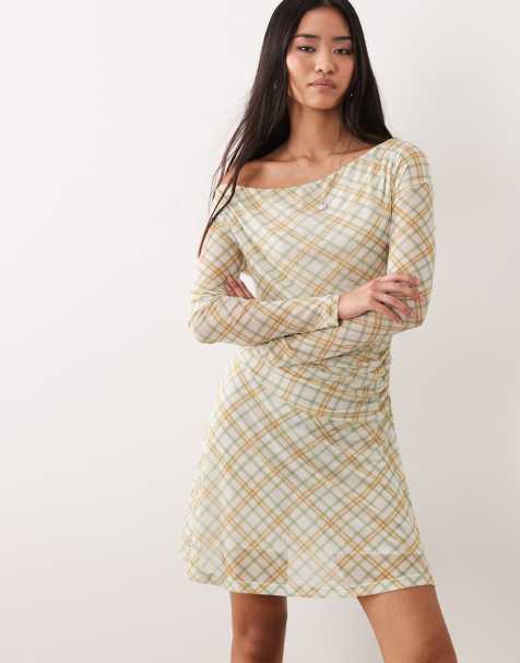 ASOS DESIGN – Sukienka mini z długimi rękawami, odsłoniętym ramieniem i wzorem w kratę - view 1