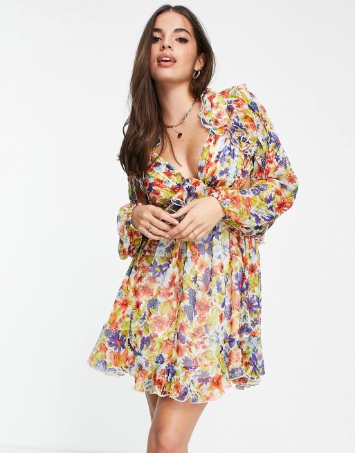 ASOS DESIGN – Sukienka mini z falbanką, wzorem w kwiaty vintage i sznurowaniem na plecach 