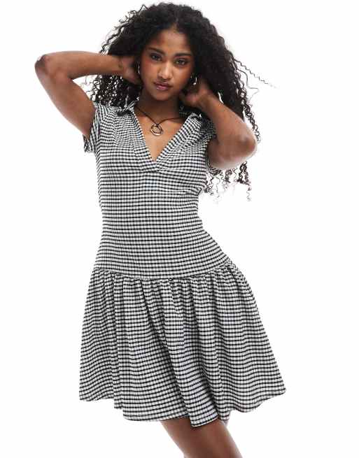 ASOS DESIGN – Sukienka mini z krótkim rękawem i kołnierzem w czarno-białą kratkę vichy