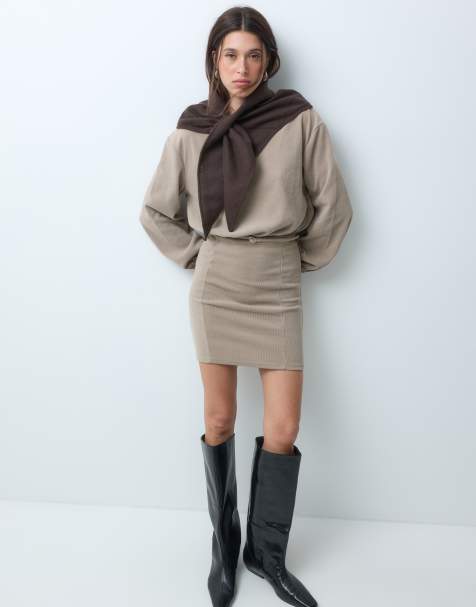 ASOS DESIGN sukienka mini z miękkiego sztruksu z asymetrycznym dekoltem i paskiem w talii w neutralnym kolorze - view 1
