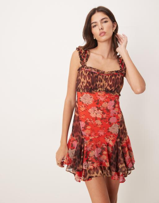 ASOS DESIGN – Sukienka mini z nadrukiem w kwiaty i w zwierzęcy wzór ze skośnymi krótkimi rękawami, falbankami i kontrastową wstążką