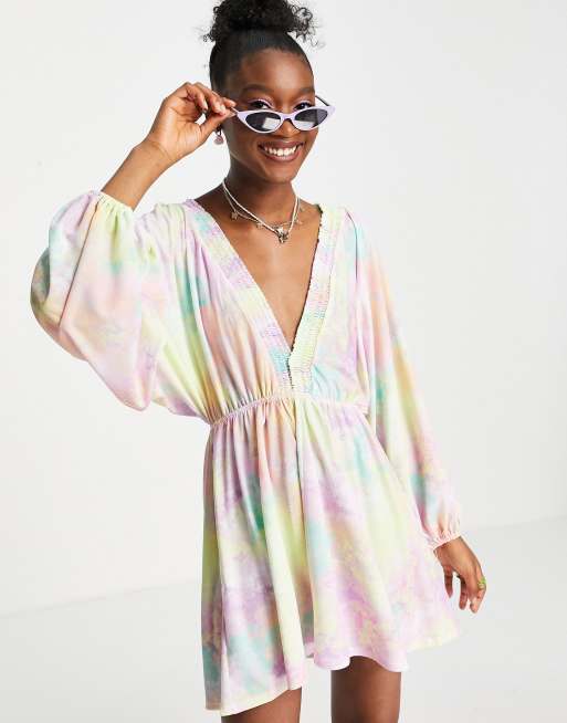 ASOS DESIGN – Sukienka mini z obszernymi rękawami, marszczonym dekoltem i pastelowym efektem tie-dye