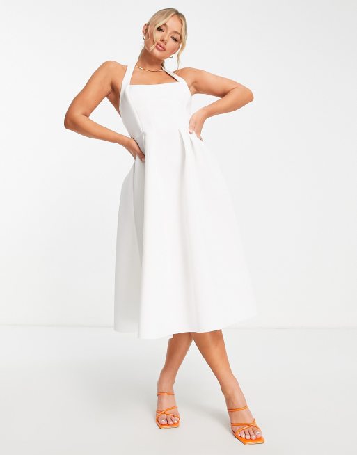 ASOS DESIGN – Sukienka na studniówkę w kolorze kości słoniowej z dekoltem typu halter i ozdobnymi szwami