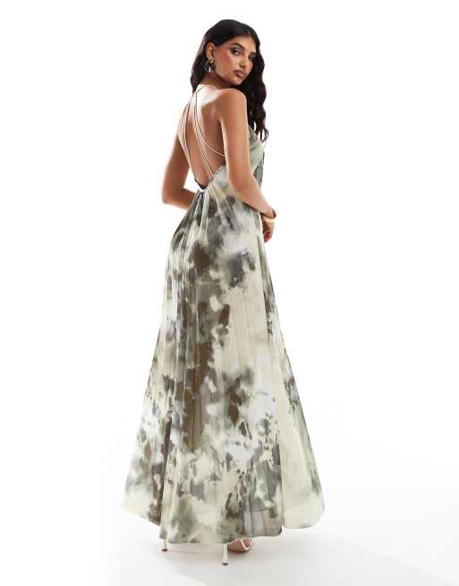 ASOS DESIGN – Sukienka plisowana maxi z dekoltem halter i wycięciem U w abstrakcyjny zielony wzór