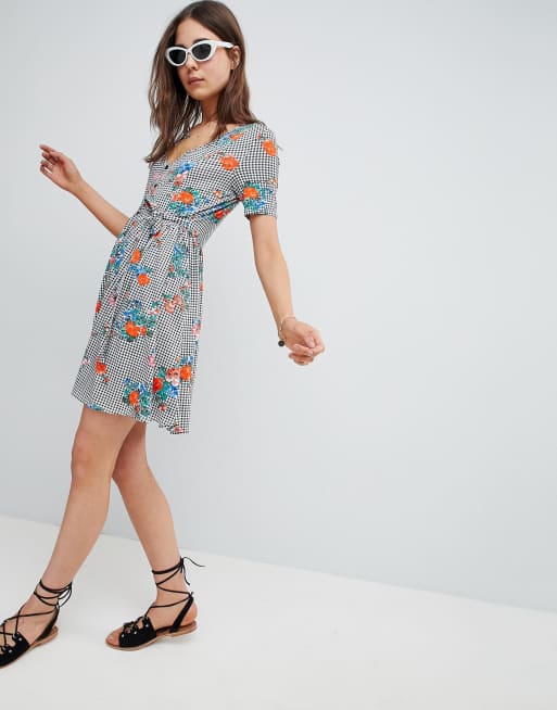 ASOS DESIGN — Sundress i gingham med blomsterprint og knapper, 4 af 4