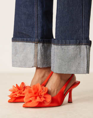 ASOS DESIGN - Sunrise - Schuhe in Orange mit Ansteckblumen-Detail, Fersenriemen und mittelhohem Absatz