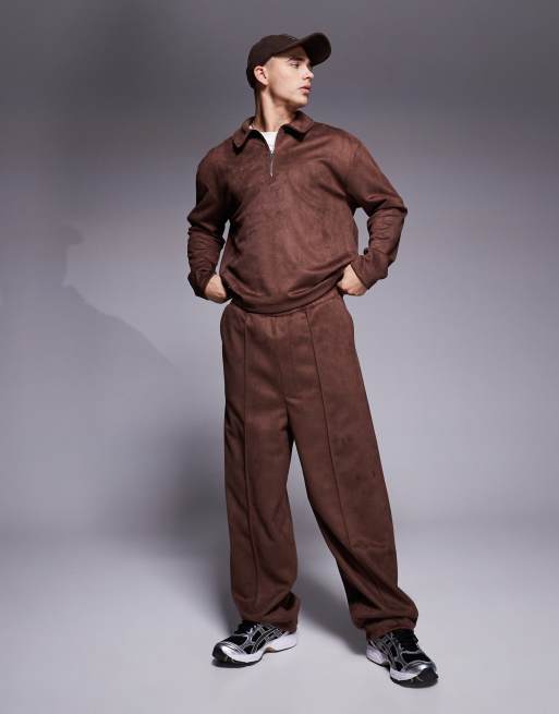 ASOS DESIGN - Super baggy zachte elegante broek met plooi aan de voorkant in bruin imitatiesuède, deel van co-ord set