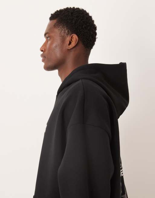 ASOS DESIGN – Super-Oversize-Kapuzenpullover in Schwarz mit Textprint auf Brust und Rücken, 4 von 5