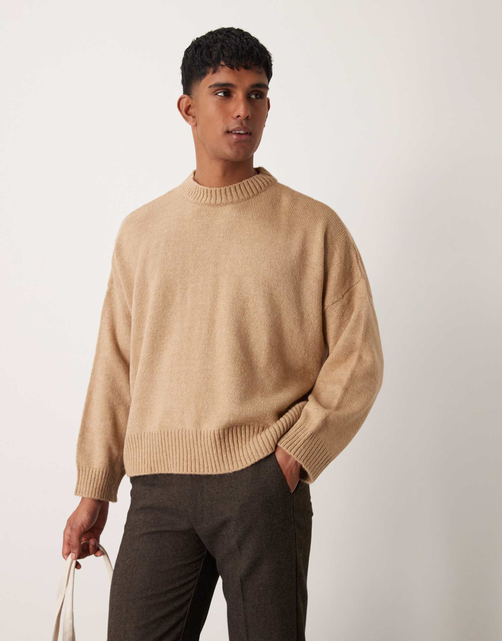 ДИЗАЙНЕРСКИЙ свитер ASOS DESIGN super oversize свободного кроя с пышной вязкой бежевого цвета