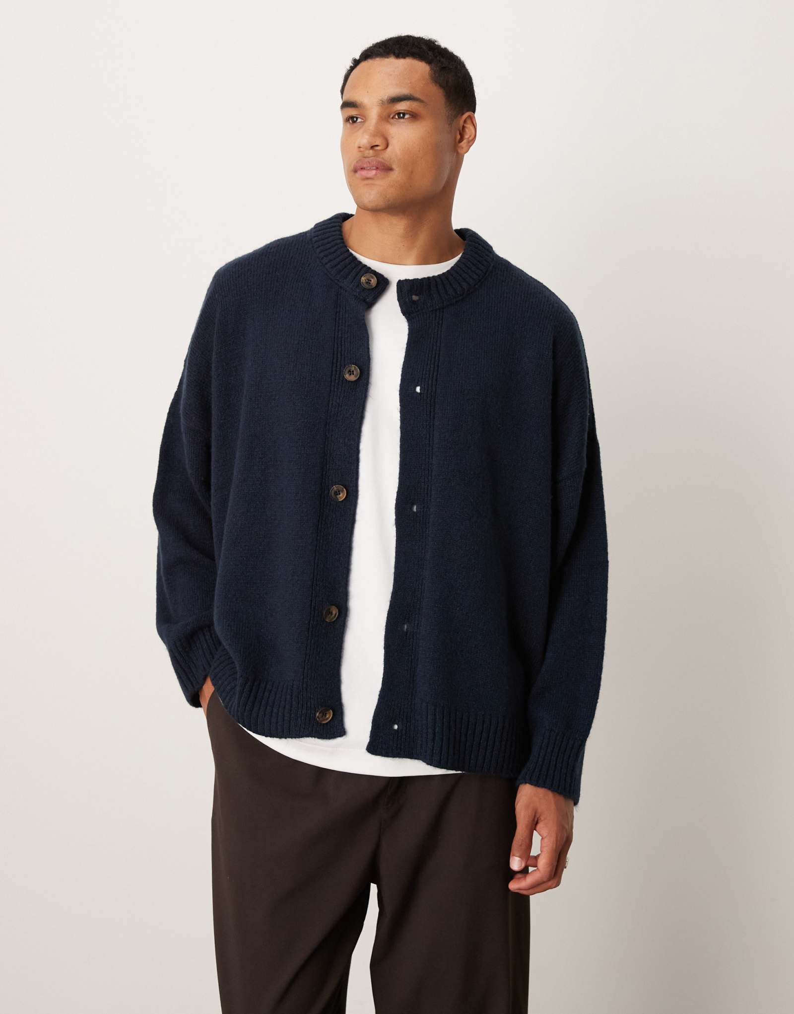 ДИЗАЙНЕРСКИЙ кардиган ASOS DESIGN super oversize свободного кроя из трикотажа с круглым вырезом темно-синего цвета