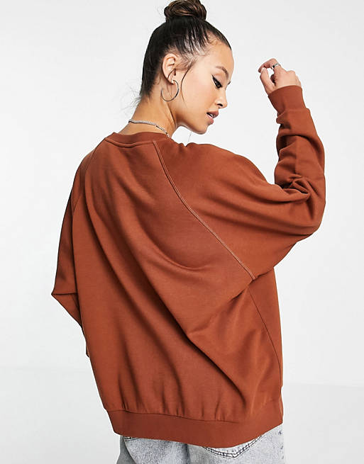  super oversized sporty sweat in brown 