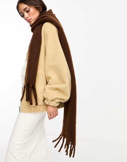 ASOS DESIGN - Super pluizige sjaal met kwastjes in chocoladebruin 