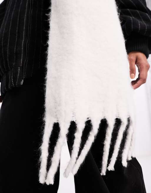 ASOS DESIGN - Super pluizige sjaal met kwastjes in winterwit , 2 van 4