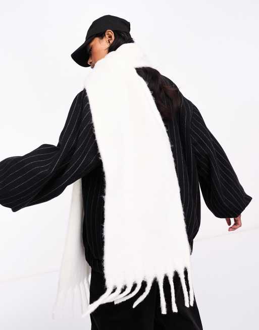 ASOS DESIGN - Super pluizige sjaal met kwastjes in winterwit , 3 van 4