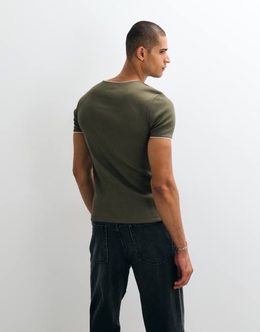 ASOS DESIGN super schweres Muscle-Ringer-T-Shirt mit Brustgrafik in olivfarbenem Rippstrick, 5 von 5
