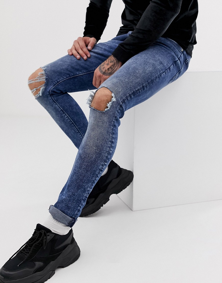 ASOS DESIGN – Super skinny-jeans i syrevasket blå med hullede knæ