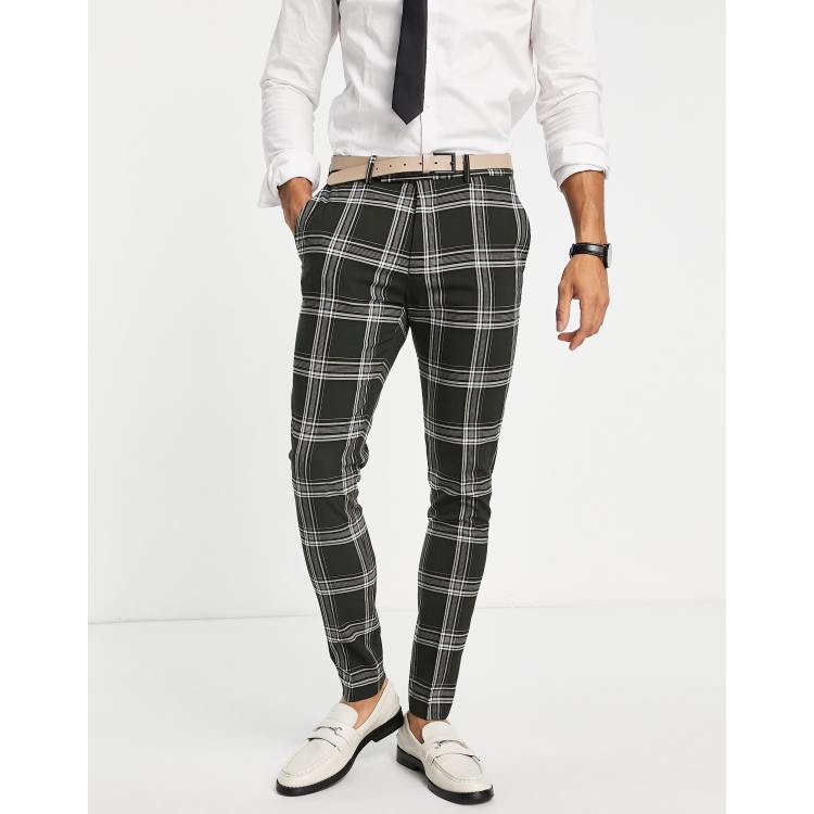 What Matches With Green Pants