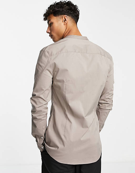 Men super skinny muscle fit shirt with contrast buttons in taupe 