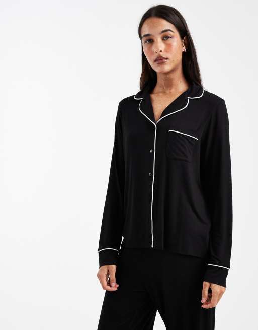 ASOS DESIGN super soft long sleeve shirt & pants pyjama set with contrast piping in black, 2 of 4
