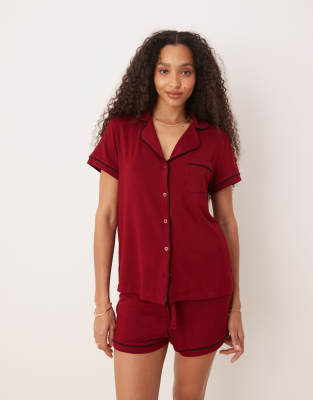 super soft short sleeve shirt & shorts pajama set with contrast piping in burgundy-Red