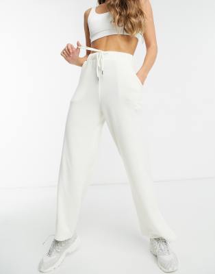 ASOS DESIGN – Super weiche Jogginghose mit geradem Beinschnitt in Elfenbein-Weiß