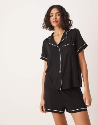 ASOS DESIGN - Super weicher Pyjama mit kurzärmligem Hemd und Shorts in Schwarz