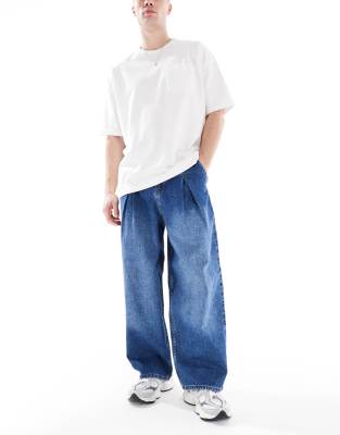 super wide leg jeans with pleats in mid wash-Blue