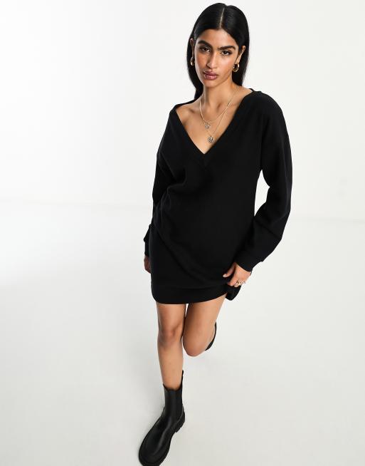 ASOS DESIGN - Superblød, løstsiddende sweater-minikjole med V-hals i sort, 3 af 4
