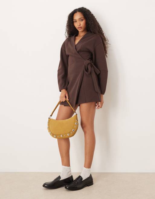 ASOS DESIGN - Superblød og chokoladebrun minikjole med lange ærmer og slå om-bindebånd, 2 af 4
