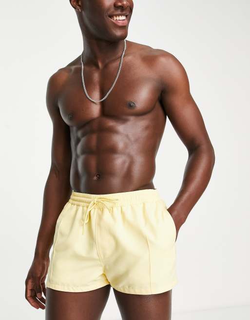 ASOS DESIGN - Superkorte badeshorts med pintucks i gul