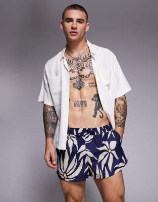 ASOS DESIGN - Superkorte zwemshort met margrietprint in marineblauw - view 1