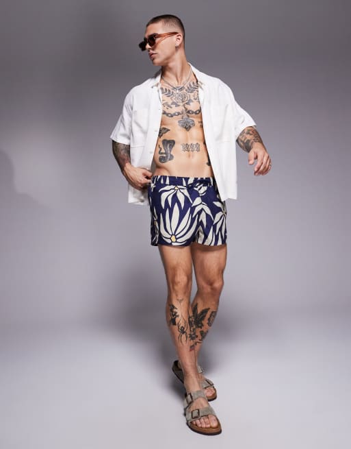 ASOS DESIGN - Superkorte zwemshort met margrietprint in marineblauw, 2 van 4