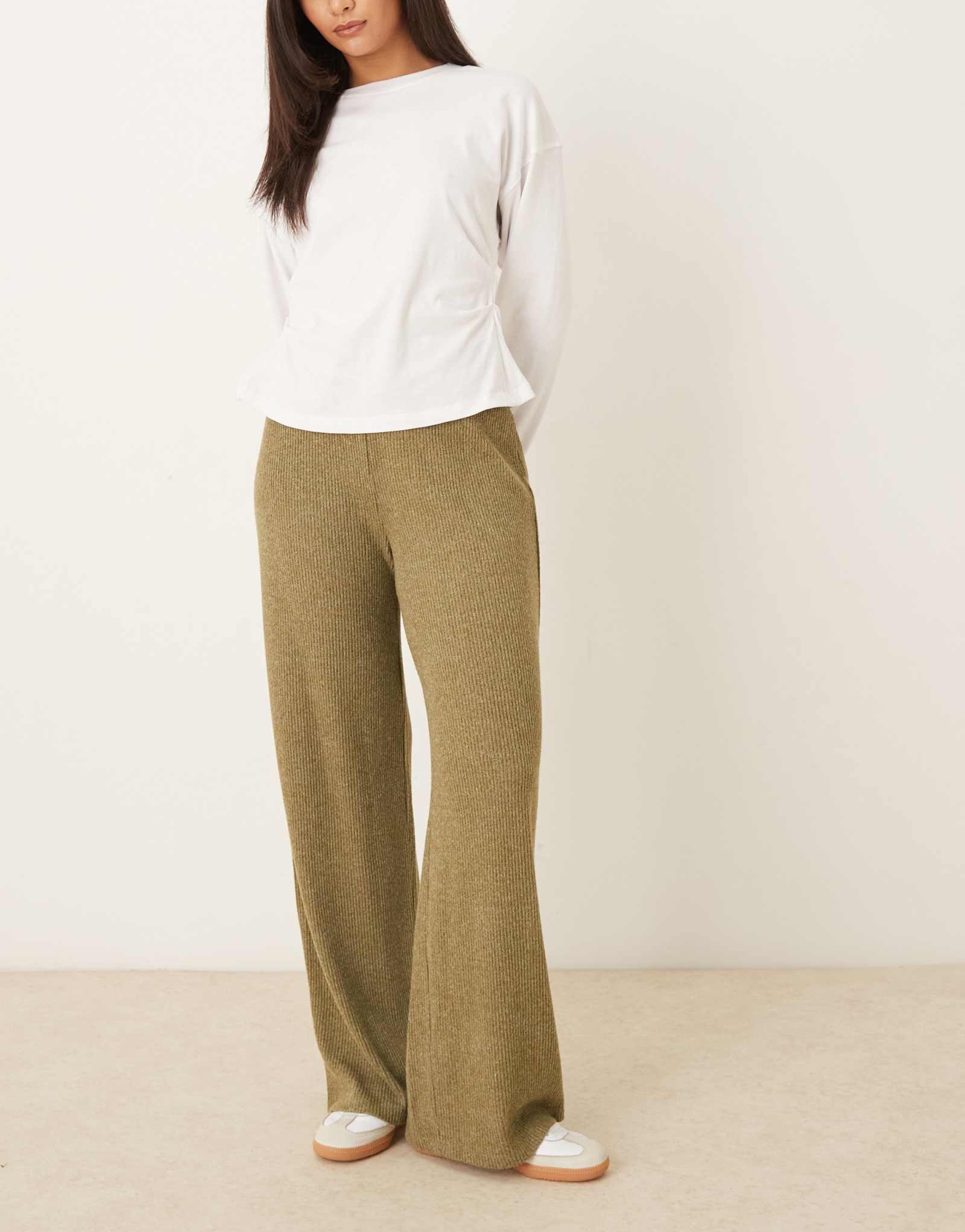 Широкие брюки из матового трикотажа в рубчик темно-оливкового цвета от ASOS DESIGN Supersoft - часть комплекта