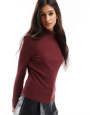 supersoft brushed ribbed turtleneck in burgundy-Red