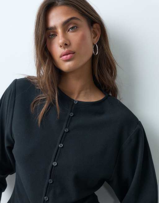 ASOS DESIGN supersoft drape skjorte med knapper og voluminøse ærmer i sort, 3 af 5