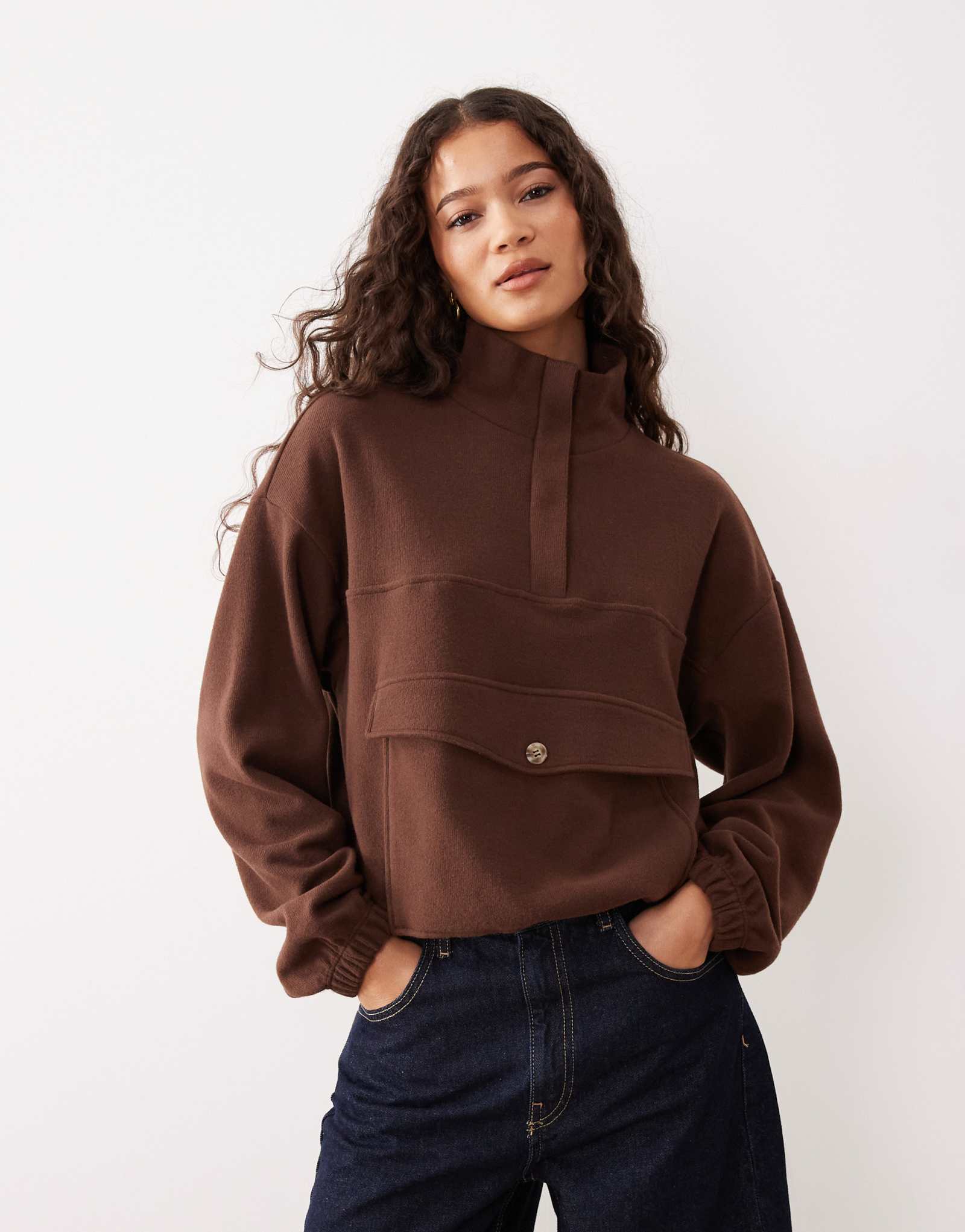 Топ ASOS DESIGN supersoft с воронкообразным вырезом и волнистым низом кофейного цвета