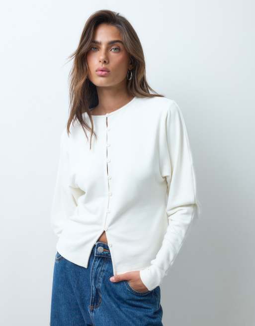 ASOS DESIGN supersoft gedrapeerde top met knoopsluiting en volumemouwen in crème, 3 van 5
