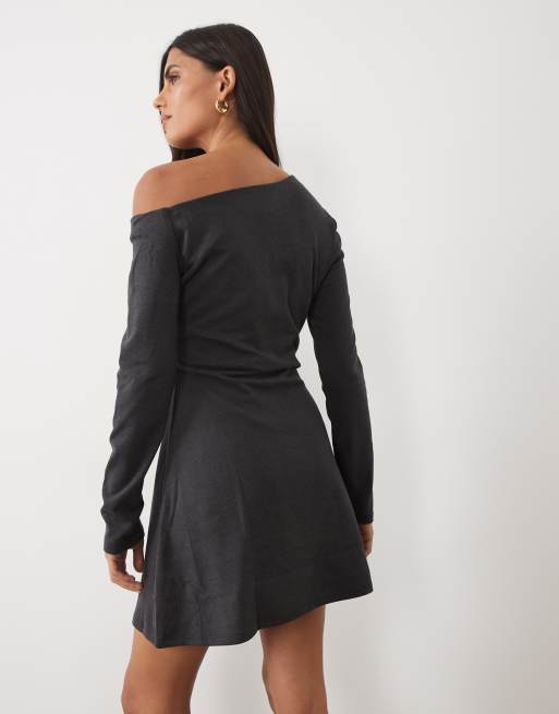 ASOS DESIGN supersoft kjole med slashed hals og lange ærmer i kulsort, 4 af 4