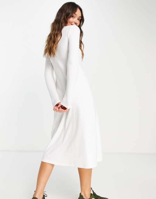 White long shop sleeve swing dress