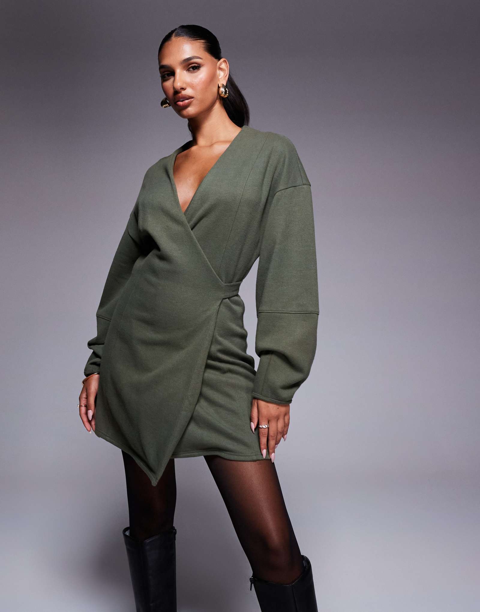 ДИЗАЙНЕРСКОЕ мини-платье ASOS DESIGN supersoft с длинным рукавом и завязкой спереди зеленого цвета хаки