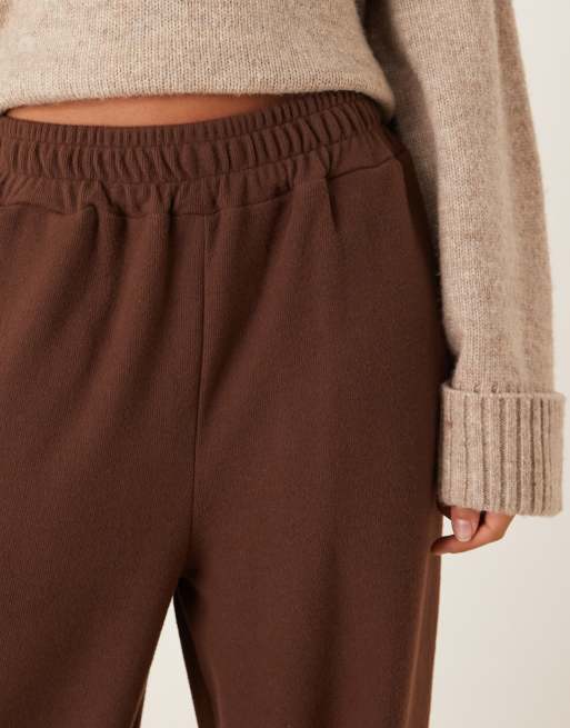 ASOS DESIGN Supersoft oversized barrell leg jogger in coffee, 2 of 5