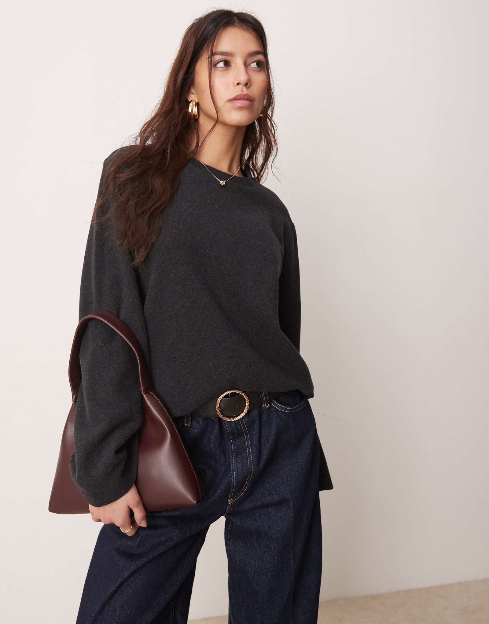 ДИЗАЙНЕРСКАЯ футболка ASOS DESIGN supersoft oversize с длинным рукавом цвета древесного угля