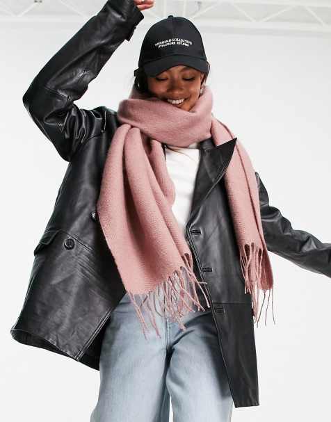 https://images.asos-media.com/products/asos-design-supersoft-scarf-with-tassels-in-dusty-pink/23836697-1-pink/?$n_480w$&wid=476&fit=constrain