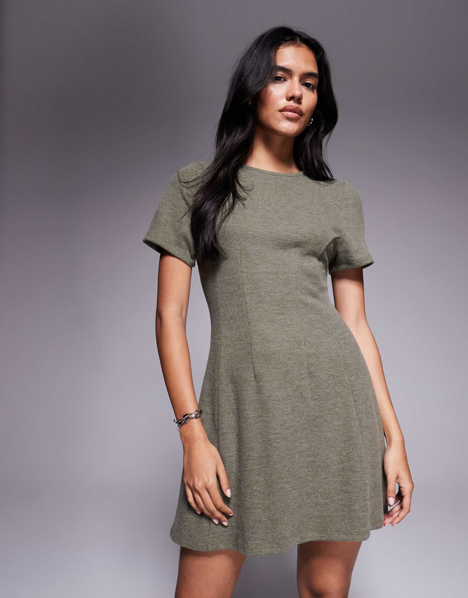 Мини-платье ASOS DESIGN со сверхмягкими швами цвета хаки