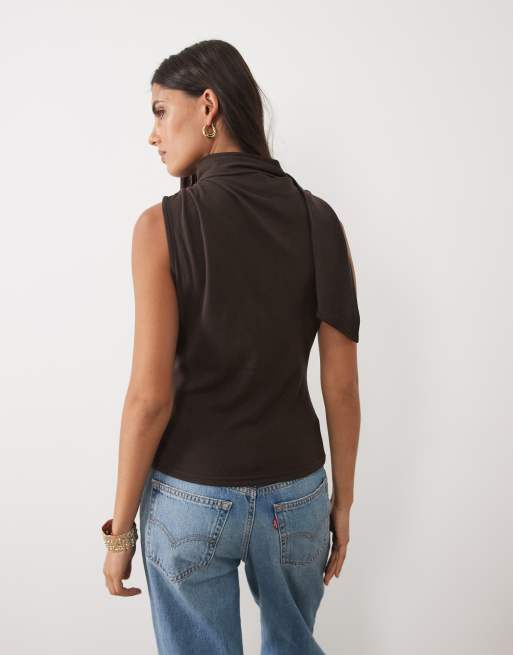 ASOS DESIGN supersoft top med bindebånd i halsen i chokolade, 4 af 4
